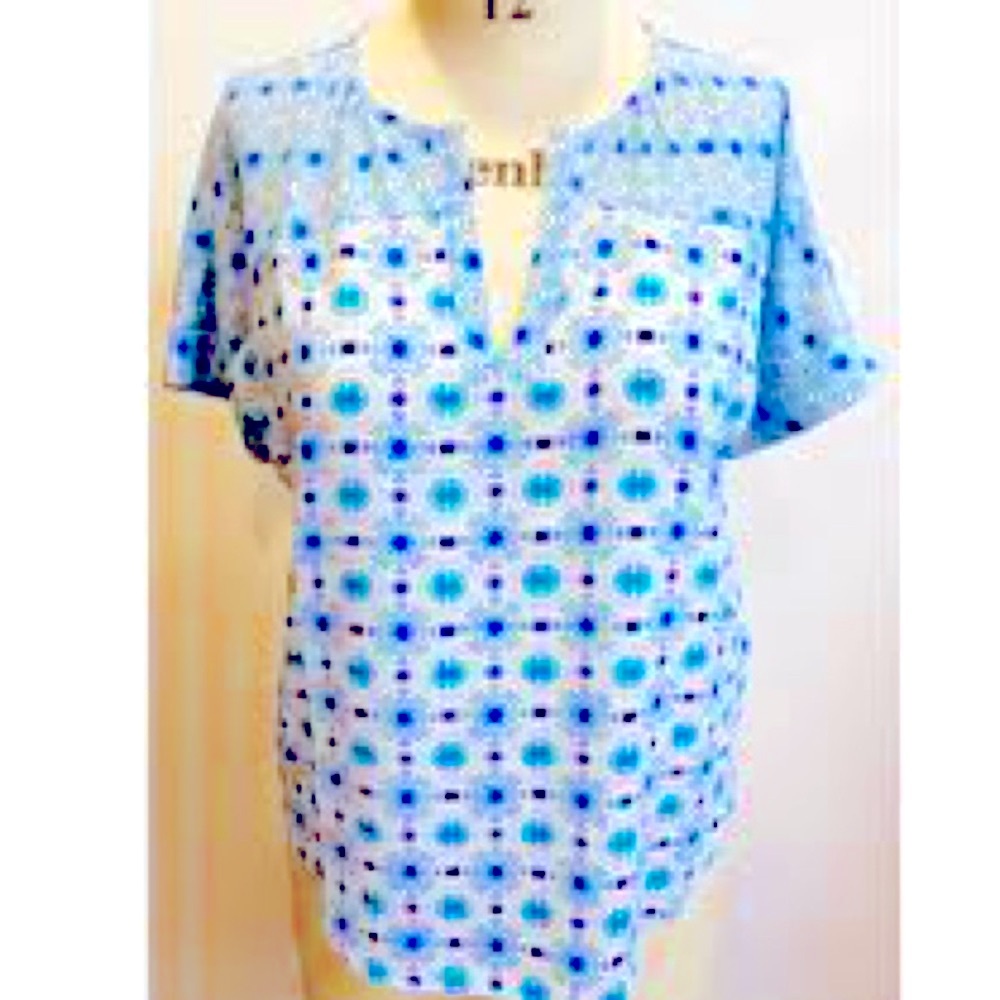 Beautiful Vibrant Blue V-neck short sleeve too. Comfortable & relaxed fit. M